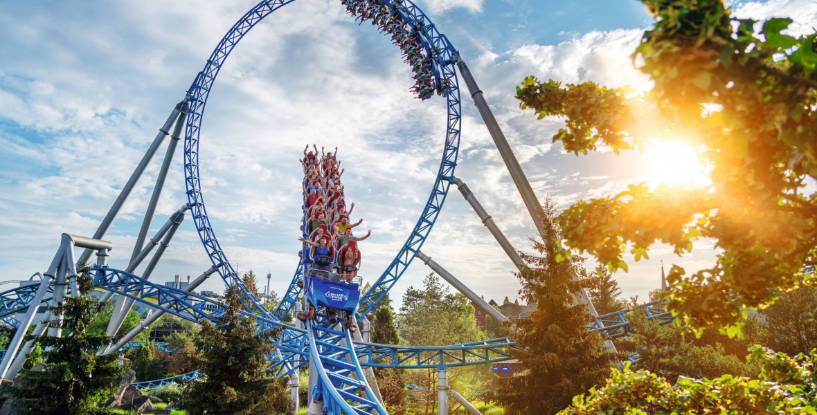 Der Megacoaster Bluefire erhält mit dem Stryker Coaster Voltron Nevera in dieser Saison einen spektakulären großen Bruder im Europa-Park. Bild: Europa-Park GmbH & Co Mack KG